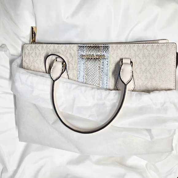 #079 Michael Kors Satchel in Rare Gold